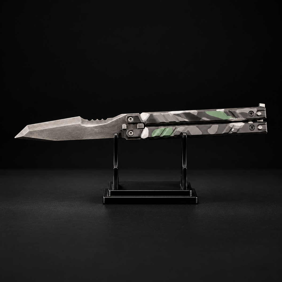 Recon Butterfly gaming collectible with silver blade and grey green camo handle